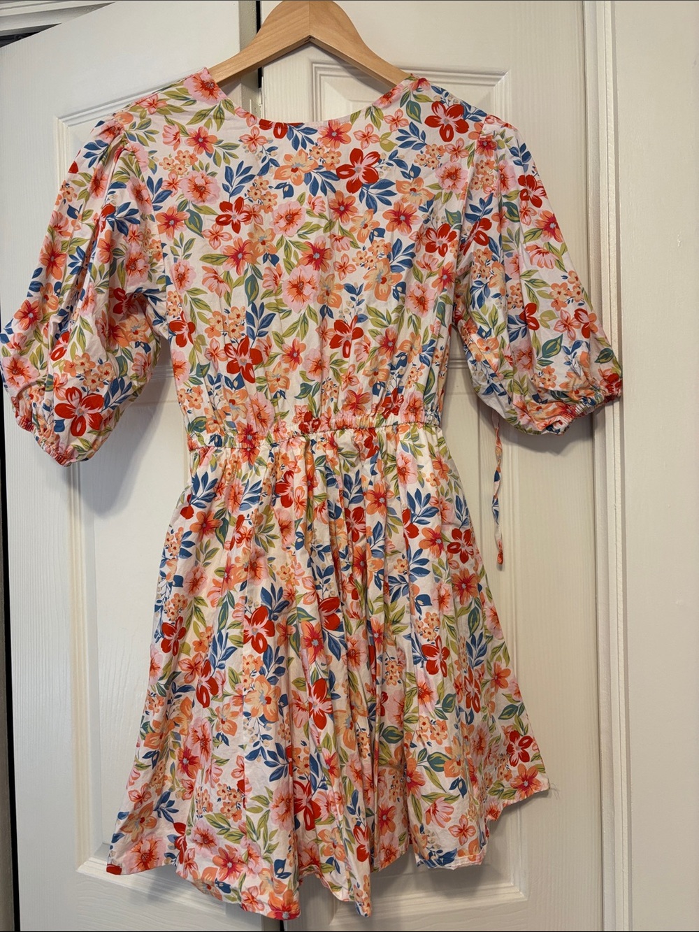 MELLODAY Floral Puff-Sleeve Dress in White with Red & Blue Flowers